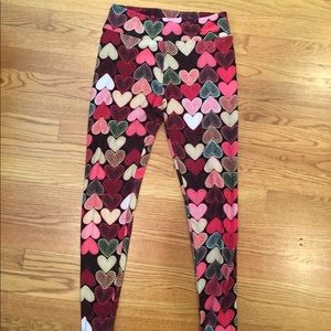 Lularoe valentine heart leggings is one size